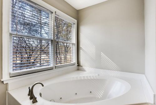 2368 Defoors Ferry Rd, Atlanta GA  30318-2307 exterior