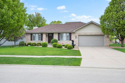 608 High Grove Dr, Minooka, IL 60447-8277