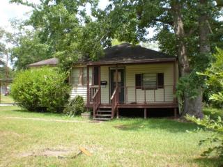 911 Pinckney Ave, Leesville LA  71446-4137 exterior