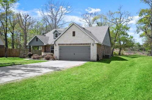 9087 Red Stag Ln, Conroe, TX 77303-1663
