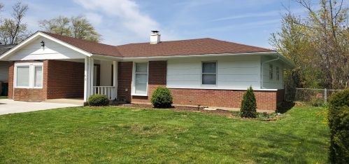 6 Evergreen St, Elk Grove Vlg, IL 60007-1410