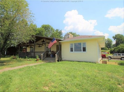 211 Poplar Dr, Hurricane, WV 25526-9503