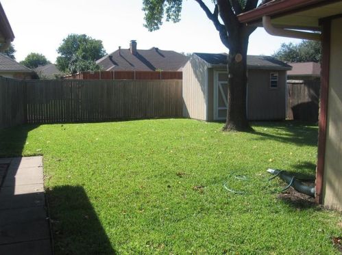 318 Faircrest Dr, Garland TX  75040-3526 exterior