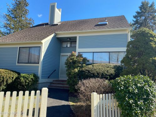 17 Lyon Farm Dr, Greenwich, CT 06831-4346