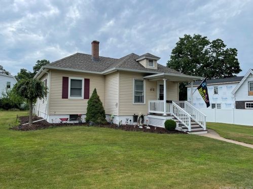 21 Green St, Wallingford, CT 06492-4629