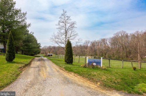 1041 Doyle Rd, Street, MD 21154-1406