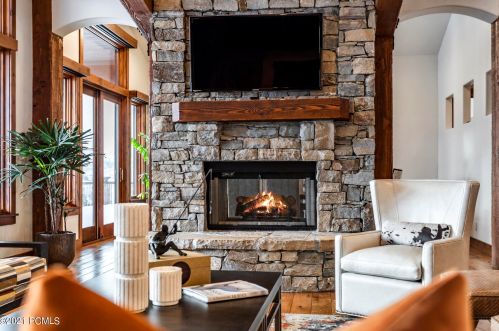 6050 Mtn Rnch Dr, Park City UT 84098-6177 exterior