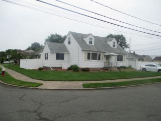 16 Winifred Dr, Paterson, NJ 07512-1111