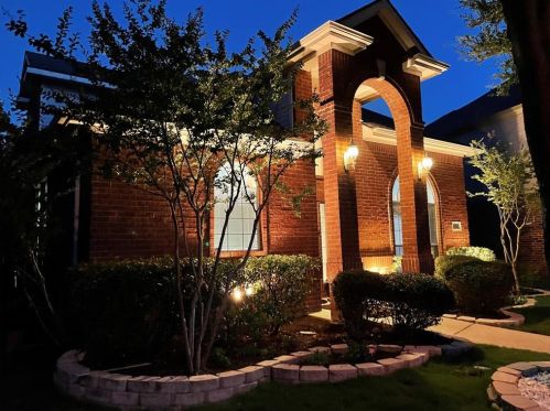 1080 Leisure Ln, Irving TX  75063-4613 exterior