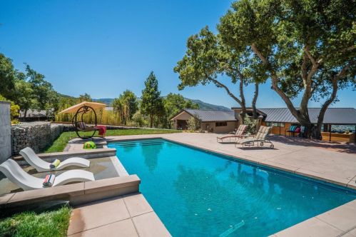 17808 Tourney Rd, Los Gatos, CA 95030-7164
