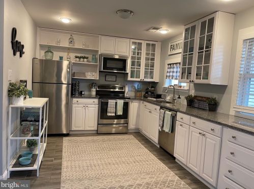 1712 Maryland Ave, Shady Side MD 20764-9750 exterior