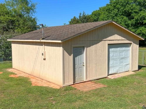 304 Davis Dr, Lithonia, GA 31028-1110