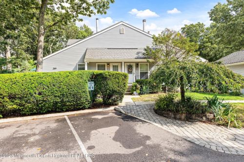 47 Mountain Laurel Ln, Brielle, NJ 08730-1300