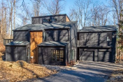 113 Everdale Rd, Dover, NJ 07869-2301