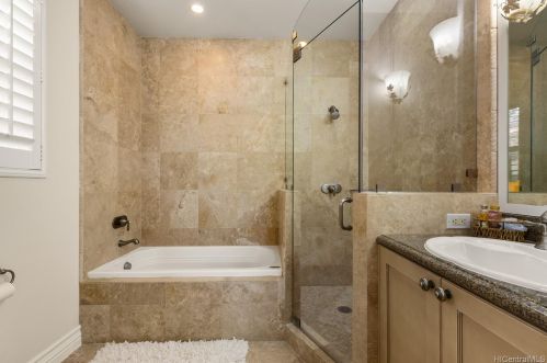 4753 Farmers Rd, Honolulu HI  96816-5443 exterior