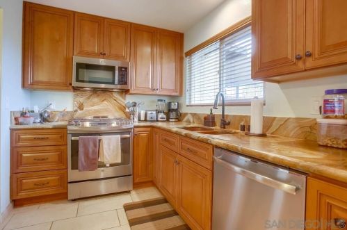 4573 Beverly Glen Dr, Oceanside, CA 92056-2931