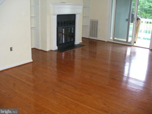 3352 Lakeside View Dr, Falls Church, VA 22041-2446
