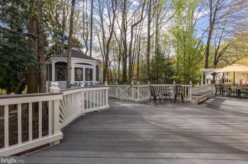 6463 Lake Meadow Dr, Springfield, VA 22015-3929