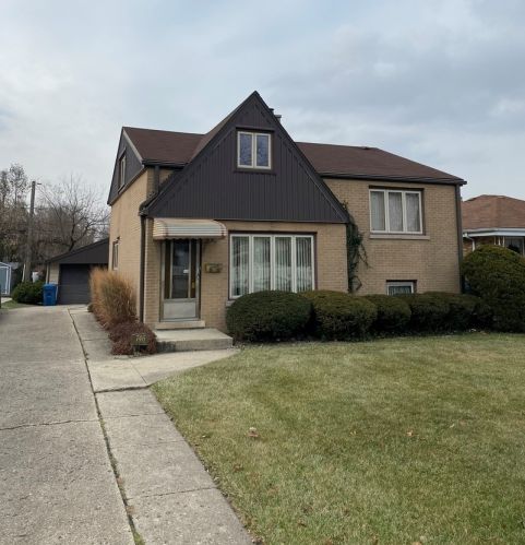 746 York St, Elmhurst, IL 60126-4441