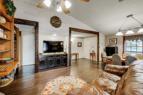 7026 Christina Ln, Garland TX 75043-6619 exterior