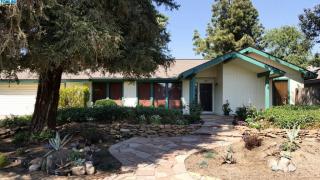 2404 Hillcrest Ct, Visalia, CA 93292-1317
