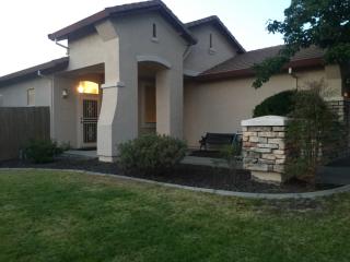 1408 Kerslake Cir, Folsom, CA 95630-8460