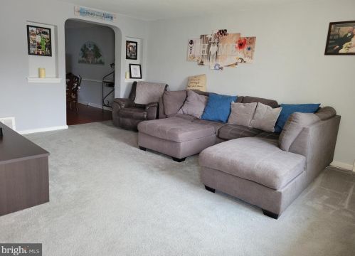 7126 Erdrick St, Philadelphia, PA 19135-1013