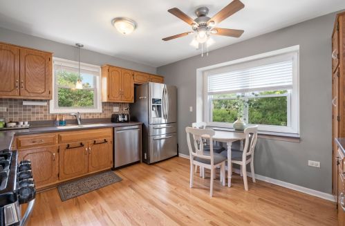 911 Cumberland Ct, Carol Stream IL  60188-9070 exterior