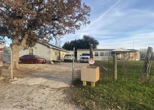 548 Lower Elgin Rd, Webberville, TX 78621-5533