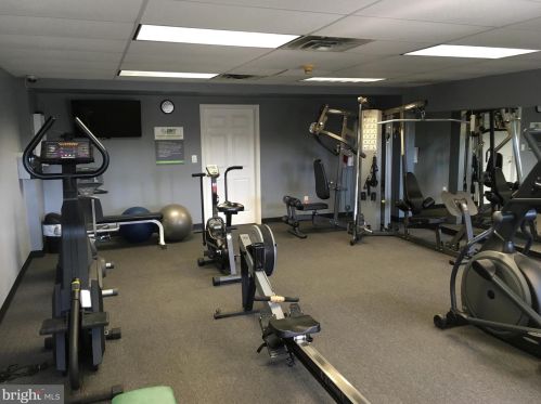 110 Dovefield Dr, Lancaster PA  17603-4686 exterior