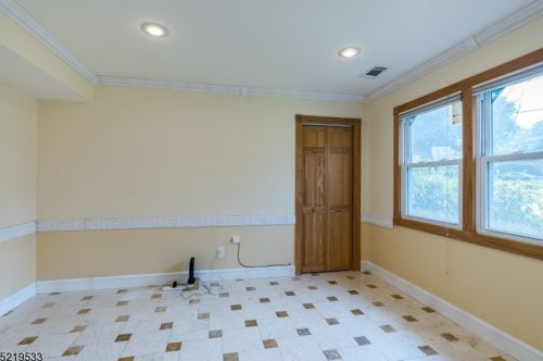 24 Normandy Dr, Parsippany NJ  07054-4070 exterior