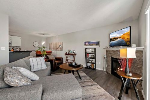 4924 Grenwich Ave, Saint Paul MN  55128-2059 exterior