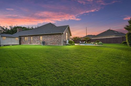 2312 Colleen Ct, Carrollton TX 75007-2037 exterior