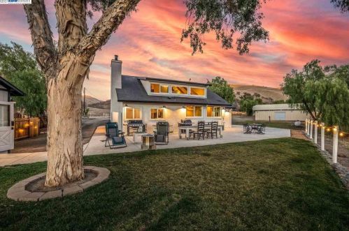 9069 Mines Rd, Livermore, CA 94550-9520