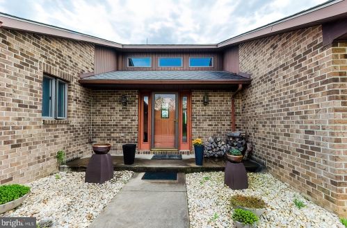 807 Cherry Run Rd, Harpers Ferry, WV 25425-3532