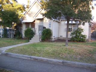 208 Summit Ave, Medford, OR 97501-2563