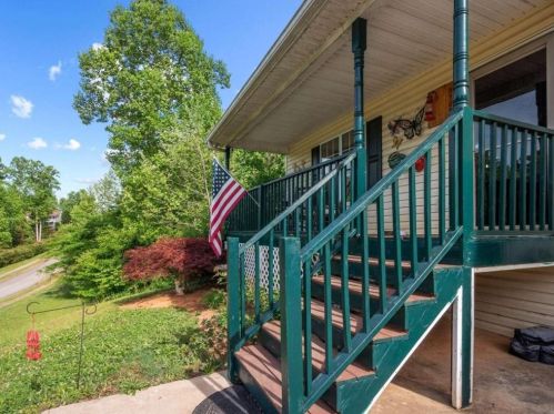 3708 Lee Ann Dr, Gainesville, GA 30507-9111