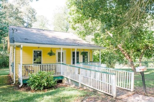 3010 Hathcock Rd, Atlanta GA  30349-1146 exterior