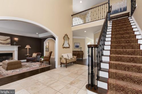 19 Derwent Dr, Princeton NJ  08540-7551 exterior