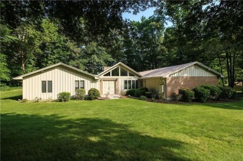 19 Bonita Dr, Huntington, CT 06484-5107