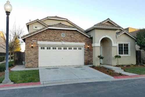 715 Lind Ave, Clovis, CA 93612-6320