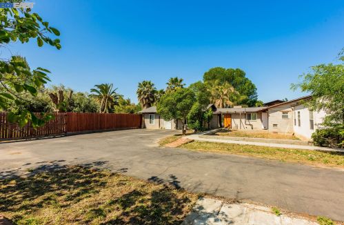 26524 Bird Rd, Tracy, CA 95304-8809