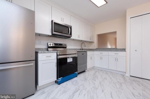 9752 Early Spring Way, Columbia MD  21046-2070 exterior
