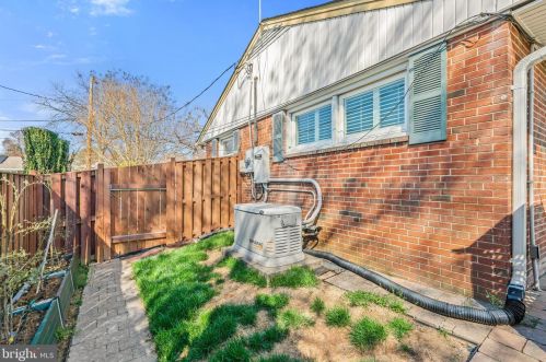 8017 Ellet Rd, Springfield VA  22151-1921 exterior