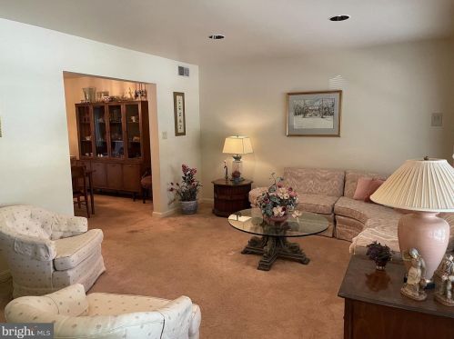 112 Bentley Ln, Lancaster PA  17603-6223 exterior