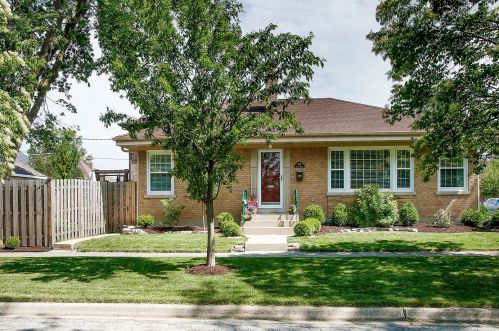 860 Linden Ave, Elmhurst, IL 60126-4540