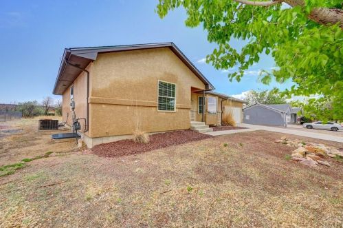 224 Wiggins Dr, Pueblo, CO 81007-1627