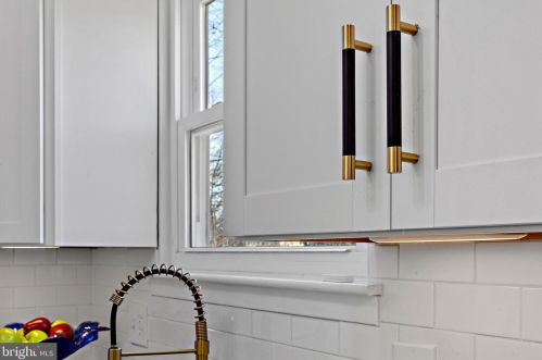 8335 Collins Ave, Camden NJ  08109-3568 exterior