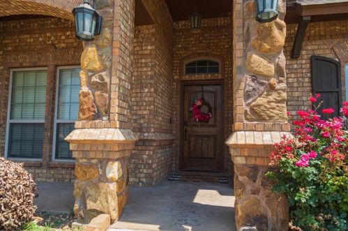 11032 Owl Creek Dr, Fort Worth TX  76179-6830 exterior