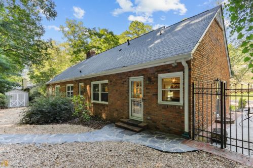 2885 Mornington Dr, Atlanta GA  30327-1272 exterior